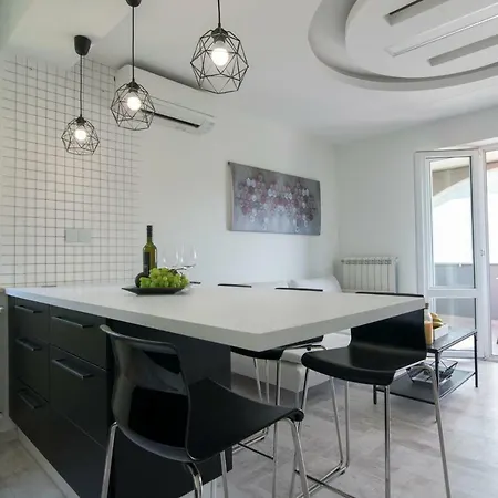 Eli Apartment