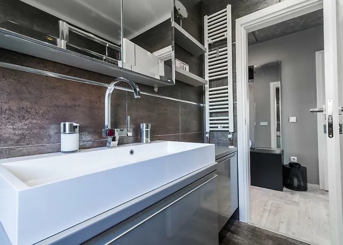 Eli アパート ラビン